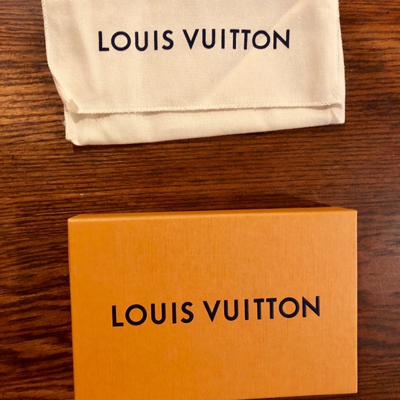 Louis Vuitton “Sarah Wallet” box and dust cloth - Picture 6 of 8